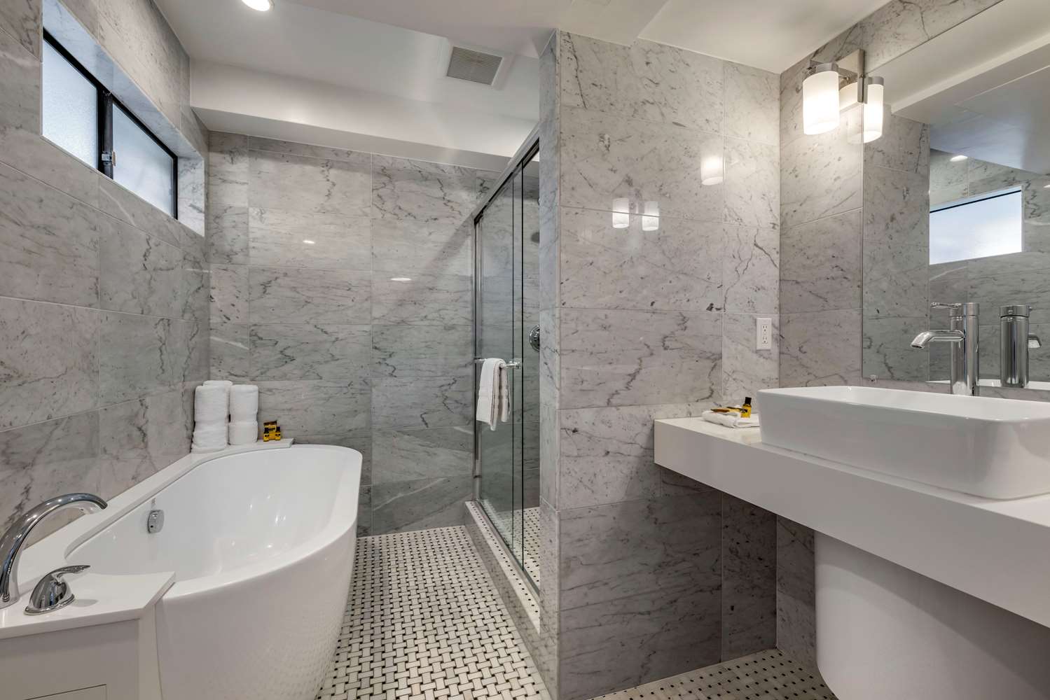 Luxury Suite Bathroom